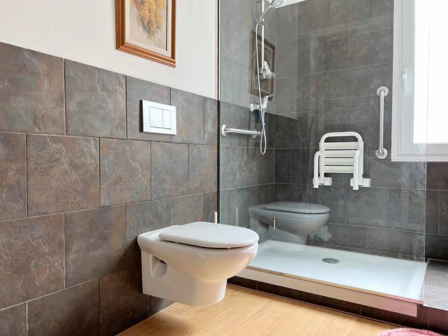 Moderno Y Amplio Apartamento En El Centro De โรเซส ภายนอก รูปภาพ