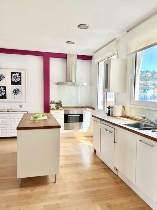 Moderno Y Amplio Apartamento En El Centro De โรเซส ภายนอก รูปภาพ